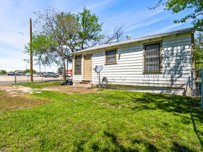 Primary bedroom at 1104 York Ave - 2 bed 1 bath home