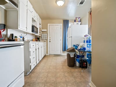 Bathroom at 1104 York Ave - 2 bed 1 bath home