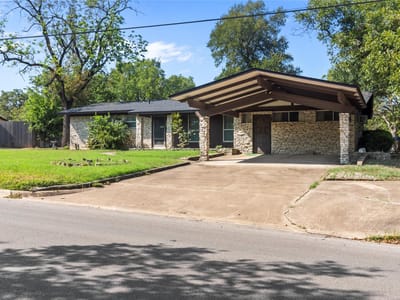 Primary bedroom at 1105 E Applegate Dr - 3 bed 2 bath home