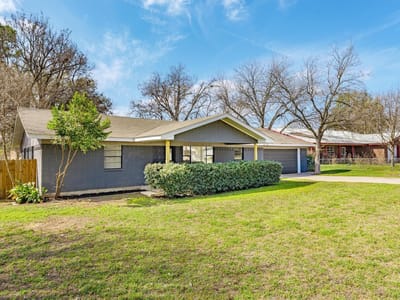 Living area at 1106 Hackberry Dr - 3 bed 2 bath home