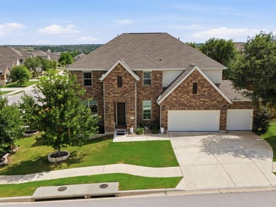 Living area at 1106 Silent Oaks DR - 5 bed 3 bath home