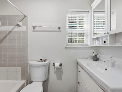 Primary bedroom at 1106 W 22nd St Unit #1 - 1 bed 1 bath home