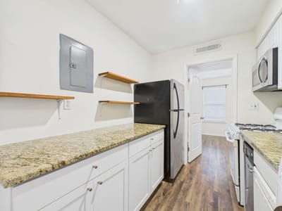 Living area - 1106 W 22nd St Unit #5 Living area at 1106 W 22nd St Unit #5 - 1 bed 1 bath home