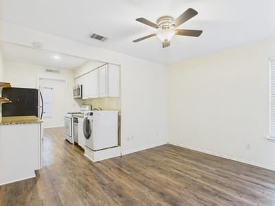 Primary bedroom - 1106 W 22nd St Unit #5 Primary bedroom at 1106 W 22nd St Unit #5 - 1 bed 1 bath home