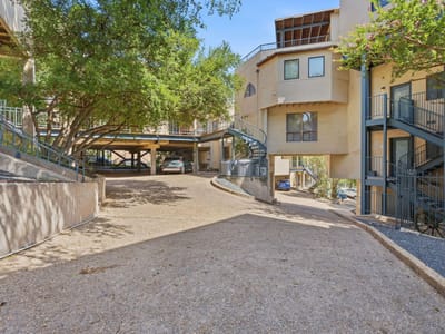Property photo 3 at 1106 W 6th ST Unit #206 - 2 bed 1 bath home