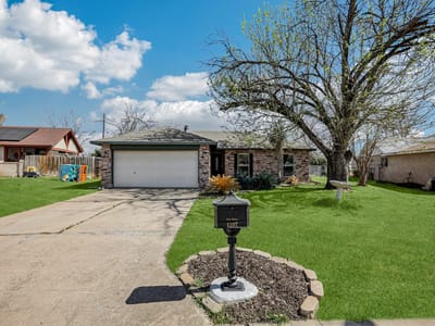 Property photo 3 at 1107 Long Meadow DR - 3 bed 2 bath home
