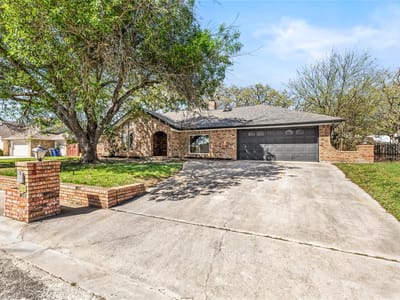Living area at 1107 Morning Dove Trl - 3 bed 2 bath home