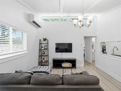 Living area at 1108 Jolena CIR - Johnston Terrace Sec 08, Austin, TX