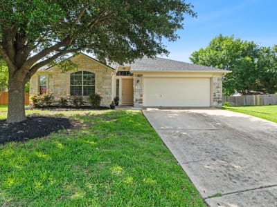 Living area at 1109 Blackburn PL - 3 bed 2 bath home