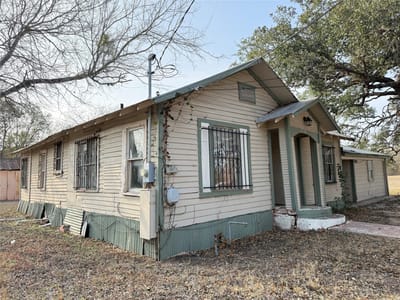 Living area at 1109 Pecos St - 3 bed 1 bath home