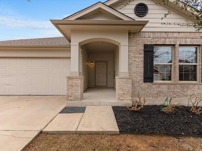 Living area at 111 Crooked Trl - 3 bed 2 bath home
