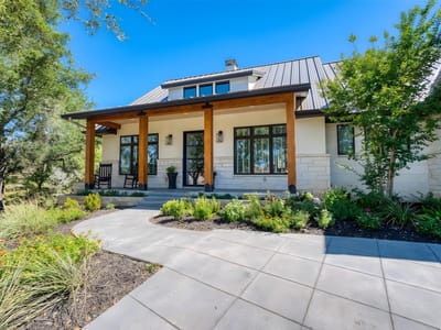 Living area at 111 Florentine - 4 bed 3 bath home