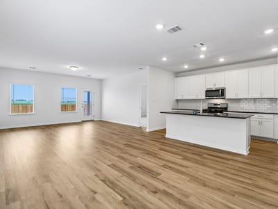 Property photo 3 at 111 Limestone Creek WAY - 5 bed 2 bath home