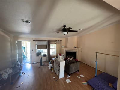 Living area at 111 Road Runner LN - 4 bed 2 bath home