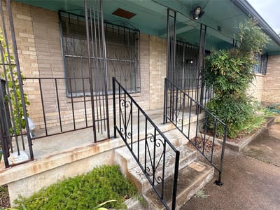 Primary bedroom at 1110 Searcy DR - 3 bed 1 bath home