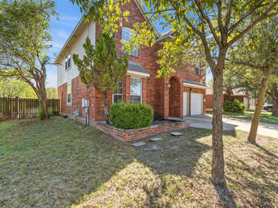Photo 3 of 28 at 1111 Glendalough DR - 4 bed 2 bath home