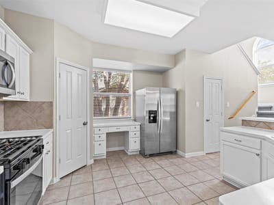 Photo 4 of 28 at 1111 Glendalough DR - 4 bed 2 bath home