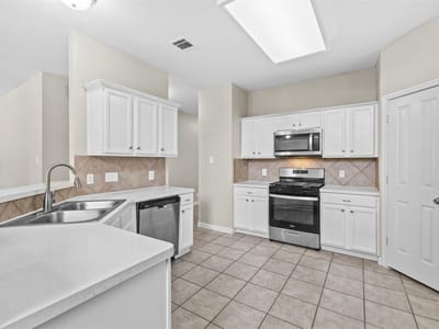 Photo 5 of 28 at 1111 Glendalough DR - 4 bed 2 bath home