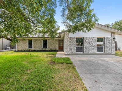 Property photo 3 at 1111 Spearson LN - 4 bed 2 bath home