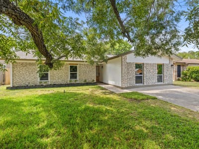 Property photo 4 at 1111 Spearson LN - 4 bed 2 bath home