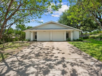 Living area at 11118 Wandering WAY - Woodcliff Amd, Austin, TX