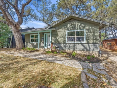 Living area at 1112 Mission Rdg - 3 bed 2 bath home