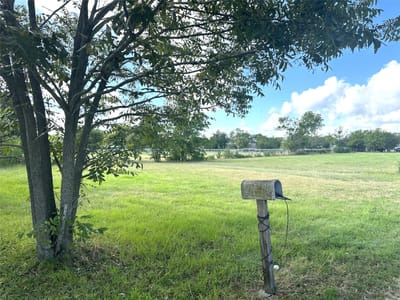 Living area at 1112 Old Nails Creek Rd - A267, Giddings, TX