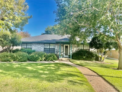 Property photo 2 at 1113 Hackberry DR - 3 bed 2 bath home