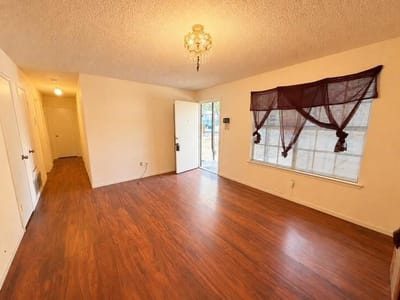 Property photo 4 at 1113 Lawson LN - 3 bed 2 bath home