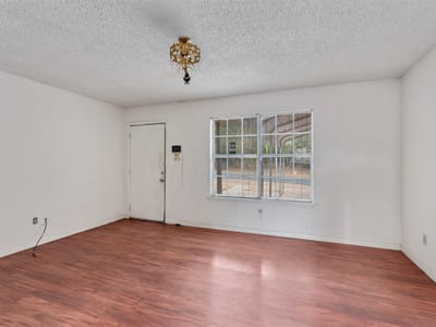Photo 4 of 24 at 1113 Lawson LN - 3 bed 2 bath home
