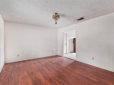 Photo 5 of 24 at 1113 Lawson LN - 3 bed 2 bath home