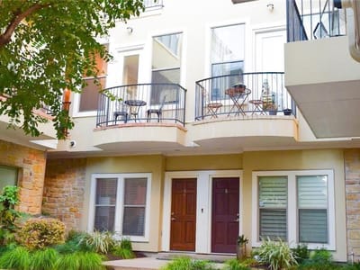 Living area at 1115 Kinney Ave Unit #9 - 2 bed 2 bath home