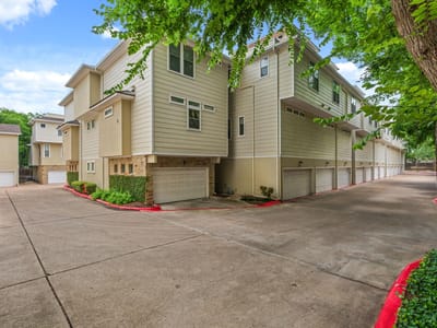 Living area at 1115 Kinney Ave Unit #9 - 2 bed 2 bath home
