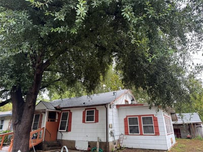 Photo 3 of 11 at 1115 Kirk Ave - 3 bed 1 bath home