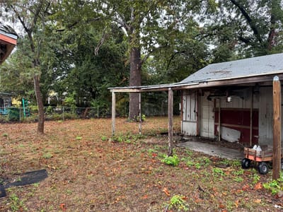 Photo 4 of 11 at 1115 Kirk Ave - 3 bed 1 bath home