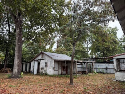 Photo 5 of 11 at 1115 Kirk Ave - 3 bed 1 bath home