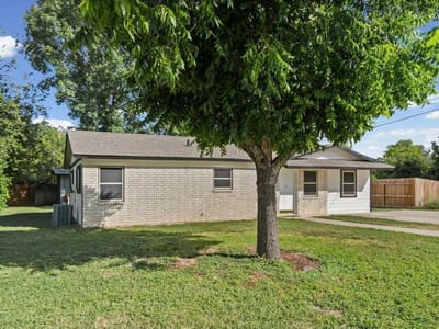 Property photo 2 at 1115 Sycamore ST - 3 bed 1 bath home