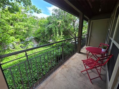 Property photo 4 at 1115 W 10th ST Unit #205 - 2 bed 2 bath home