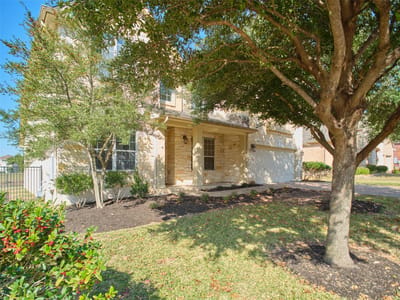 Living area at 1116 Hillridge DR - 4 bed 3 bath home