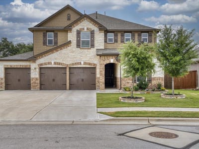 Living area at 1116 Sampley LN - 5 bed 3 bath home