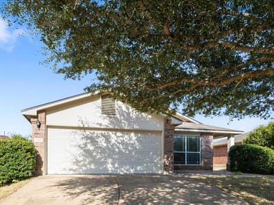 Property photo 2 at 1118 Remington DR - 3 bed 2 bath home