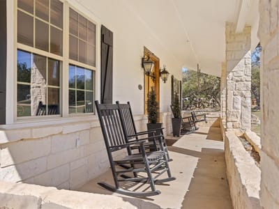 Living area at 1119 Stoneyridge DR - 5 bed 3 bath home