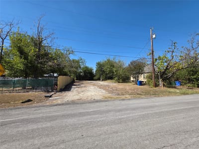 Primary bedroom at 112 2nd Ave - Zella Jones Add, Taylor, TX