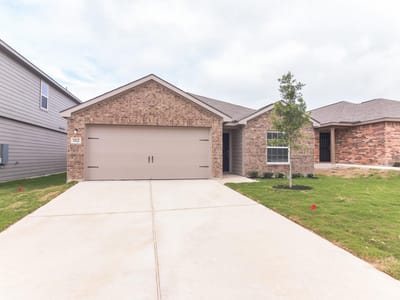 Living area at 112 Allington CIR - 3 bed 2 bath home