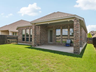 Living area at 112 Chinaberry Bnd - 4 bed 2 bath home
