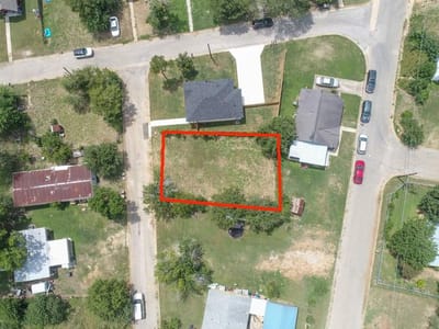 Property photo 2 at 112 Field ST - Reed Second, Luling, TX