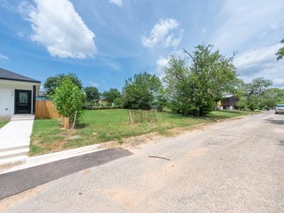 Property photo 4 at 112 Field ST - Reed Second, Luling, TX