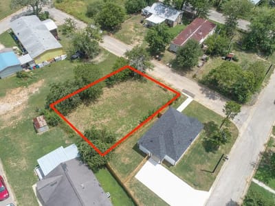 Property photo 5 at 112 Field ST - Reed Second, Luling, TX