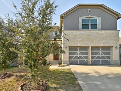 Living area at 112 W Point Way - 4 bed 2 bath home