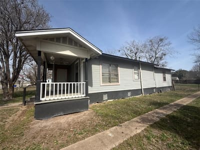 Primary bedroom at 1120 Saint Paul St - 2 bed 1 bath home